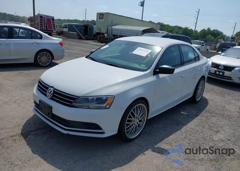 2015 Volkswagen Jetta 1.8T Se z USA, uszkodzony, nr VIN 3VWD17AJ0FM335969